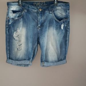 Bermuda ripped shorts